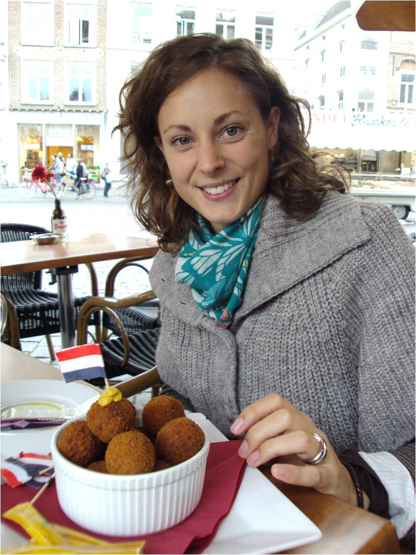 Trying to combine the best of two worlds – here eating Dutch “bitterballen” in Den Bosch