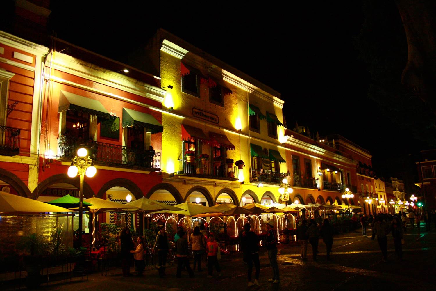 Colorful well-preserved buildings in Puebla´s centro histórico